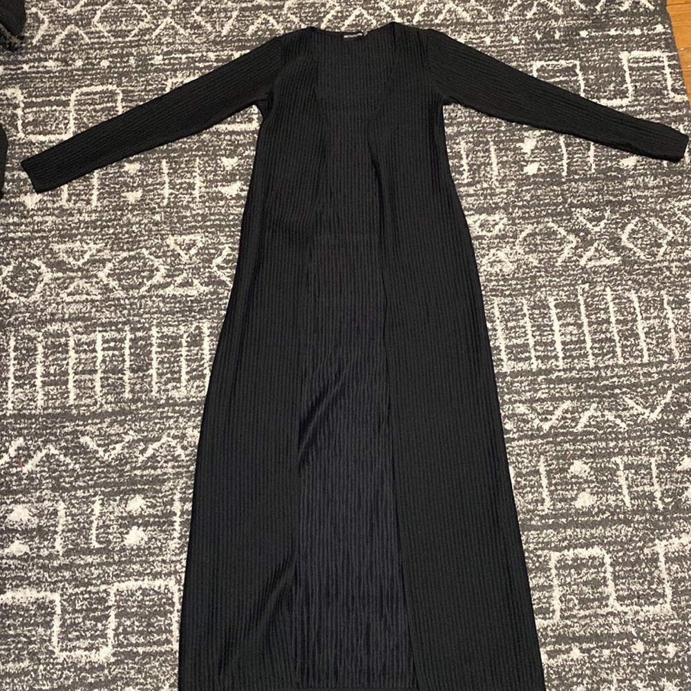 Pretty little things- black cardigan